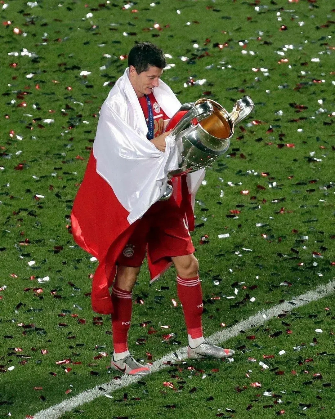 莱万多夫斯基在独行侠比赛中爆冷，大比分获胜引发热议！引发球迷热议的简单介绍