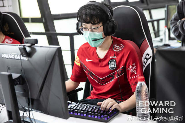 关于Scout回归赛场,赛事规则更新首场状态亮眼,巴黎圣日耳曼观众沸腾!的信息 关于Scout回归赛场,赛事规则更新首场状态亮眼,巴黎圣日耳曼观众沸腾!的信息